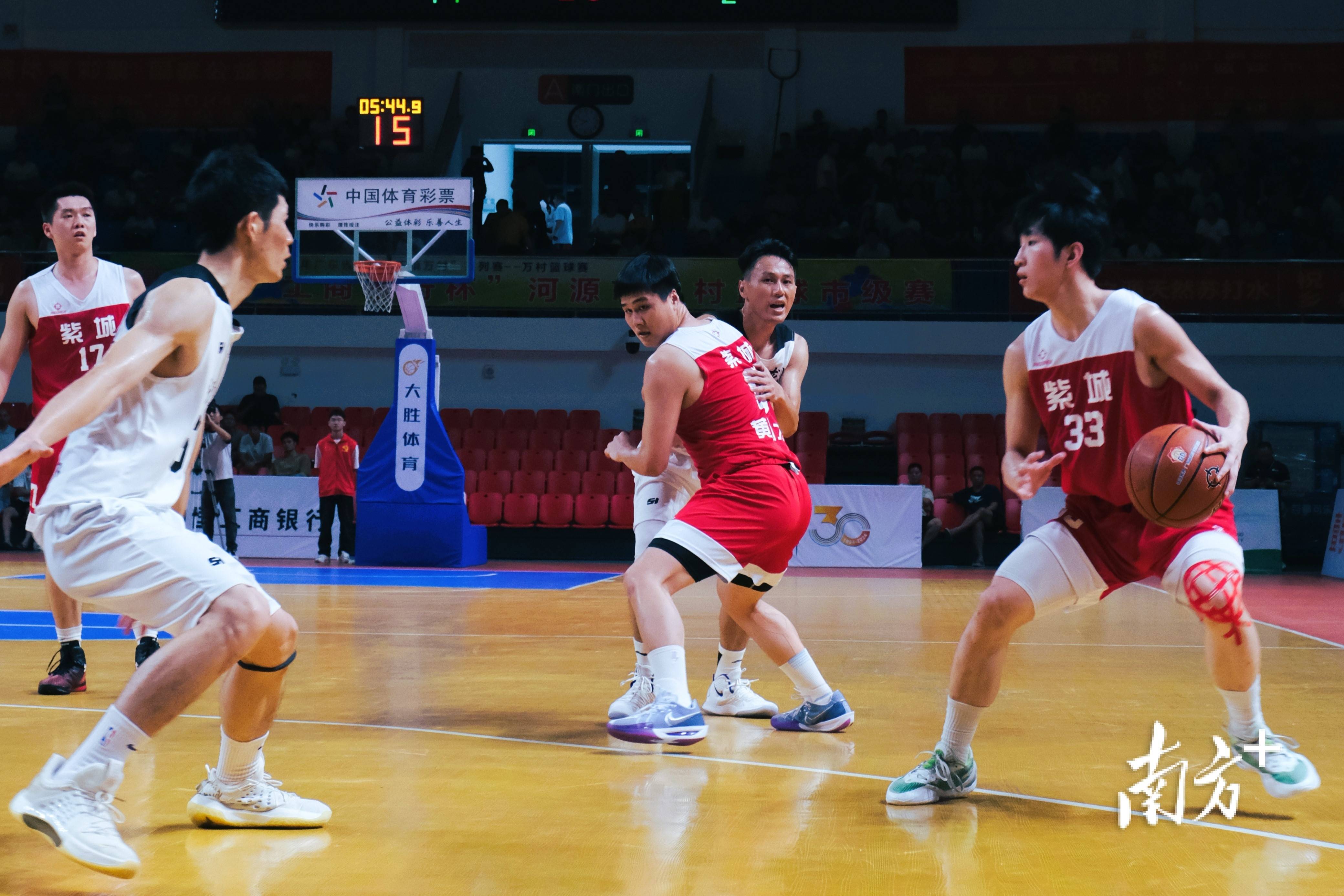 实力派篮球比赛精彩纷呈,球员技术精湛的简单介绍 实力派篮球比赛精彩纷呈,球员技术精湛的简单介绍