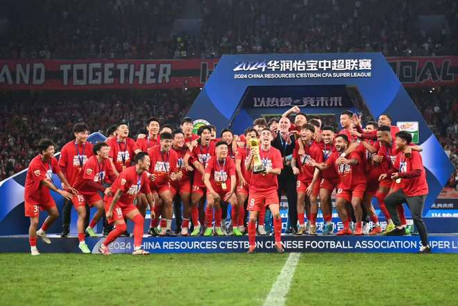 申花主场不敌恒大，上港客场胜河南建业的简单介绍