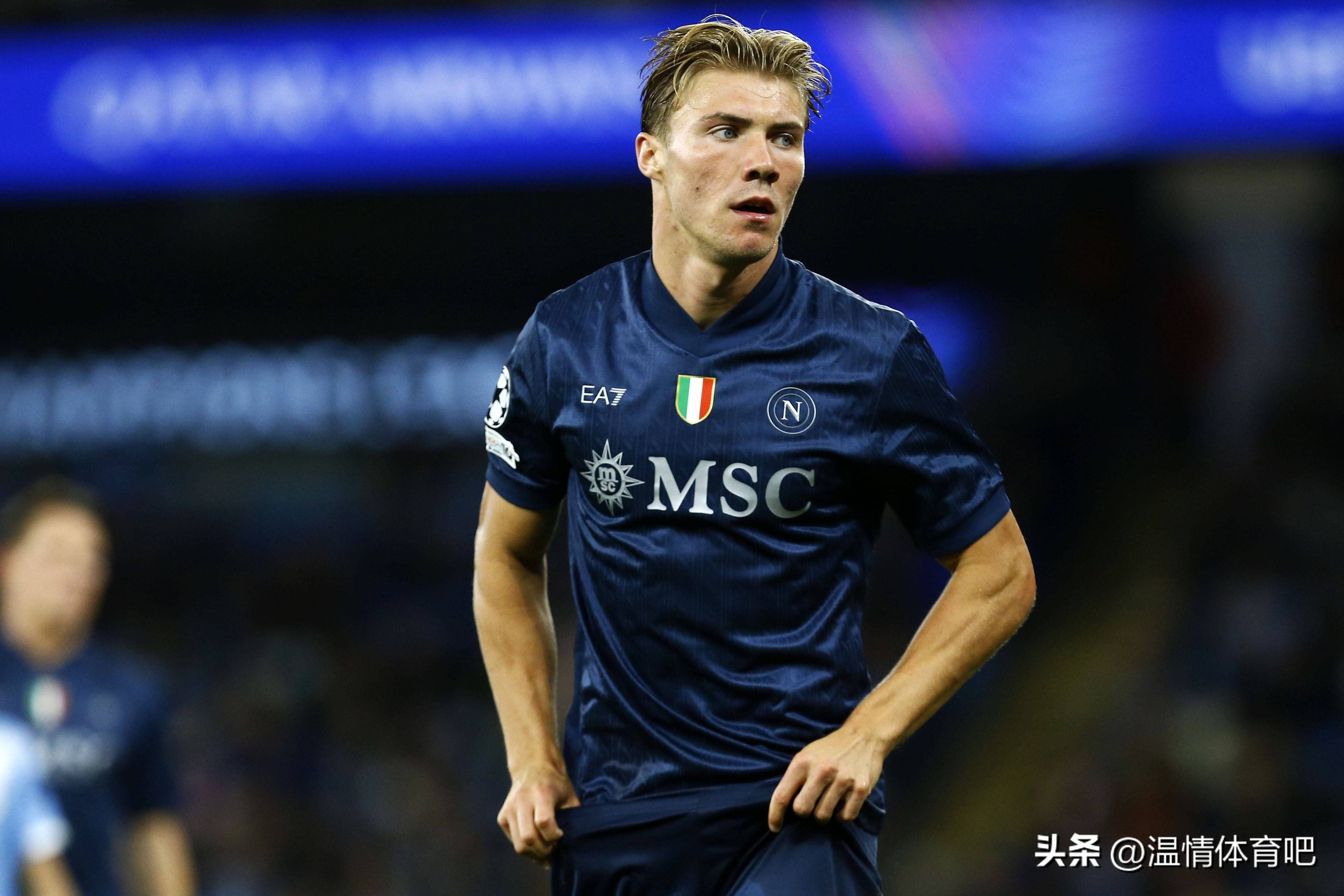 关于佛罗伦萨新秀或将在下场比赛中迎来首发的信息