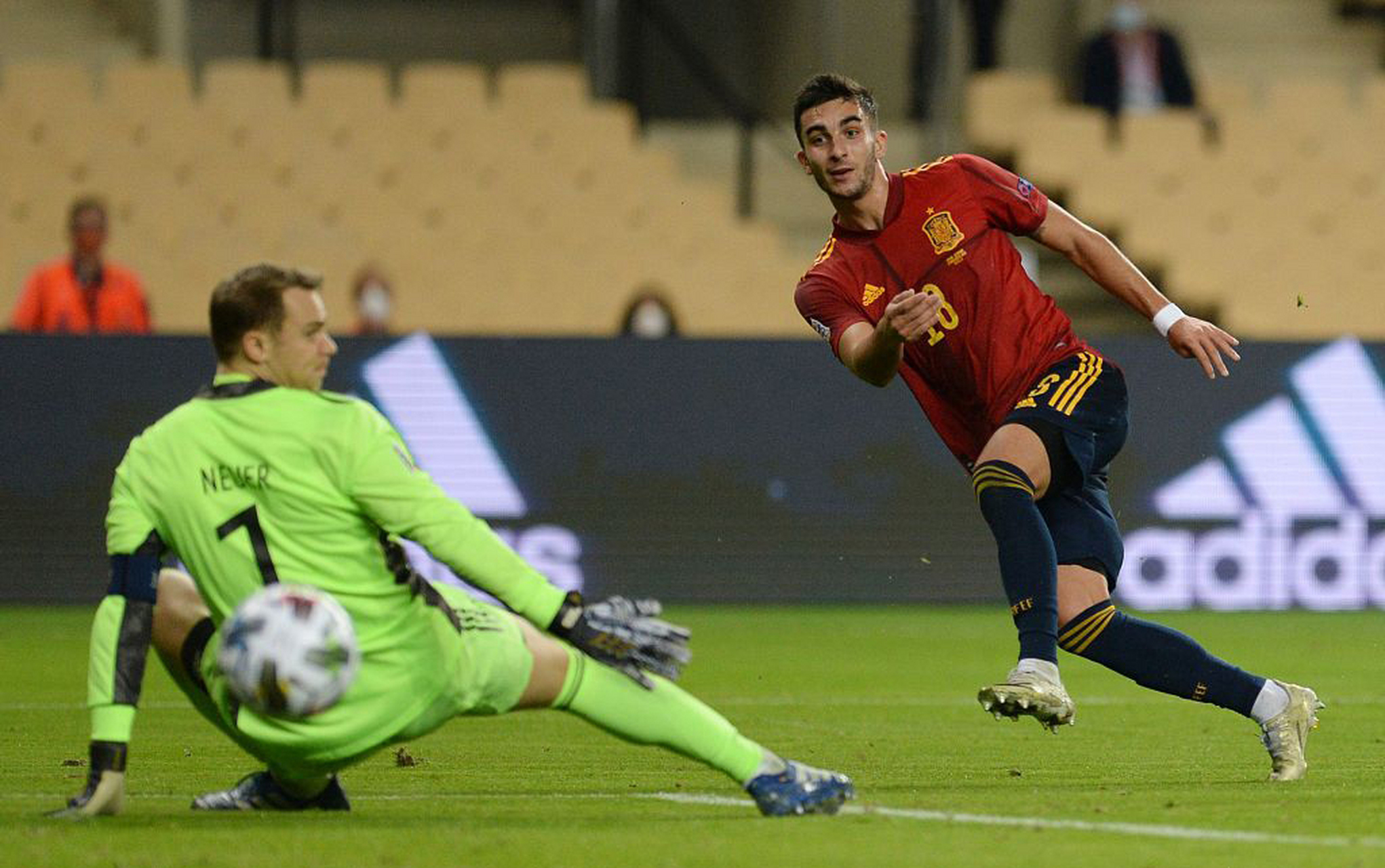 欧国联赛场电光火石，精彩瞬间尽收眼底